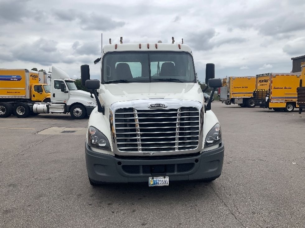 Day Cab Tractor-Heavy Duty Tractors-Freightliner-2019-Cascadia 12564ST-Piqua-OH-564,330\n\t\tmiles-$ 32,000 - Image 2