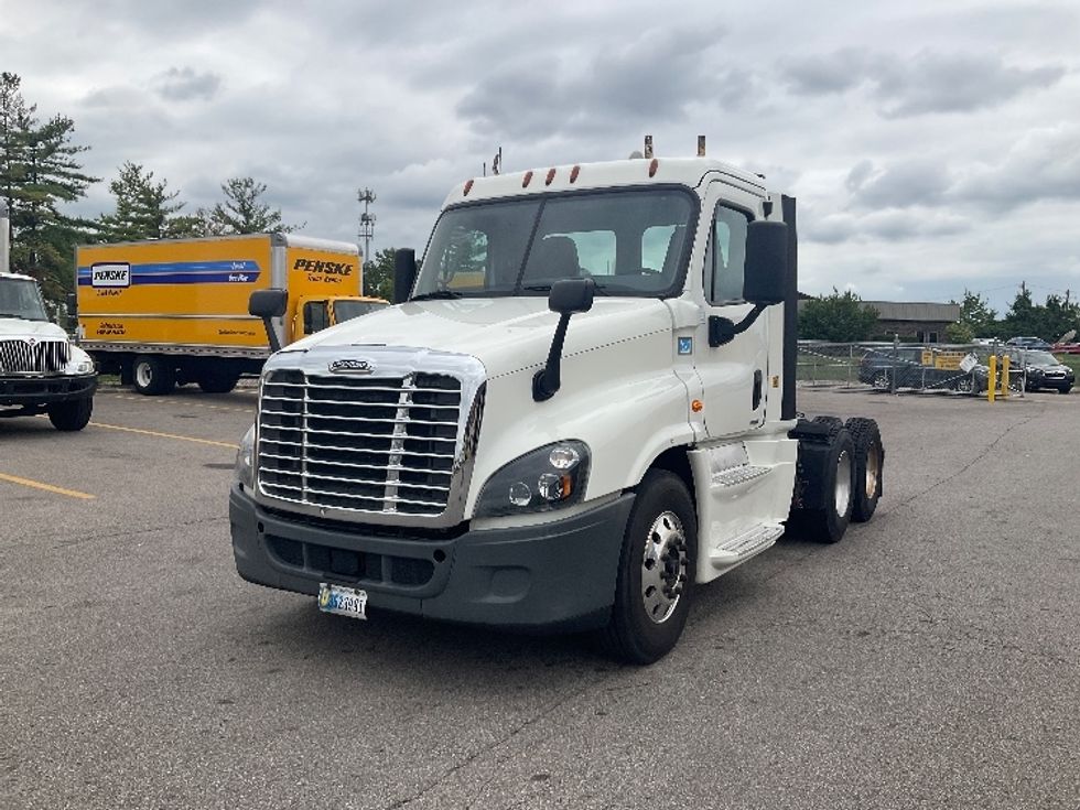 Day Cab Tractor-Heavy Duty Tractors-Freightliner-2019-Cascadia 12564ST-Piqua-OH-564,330\n\t\tmiles-$ 32,000 - Image 3