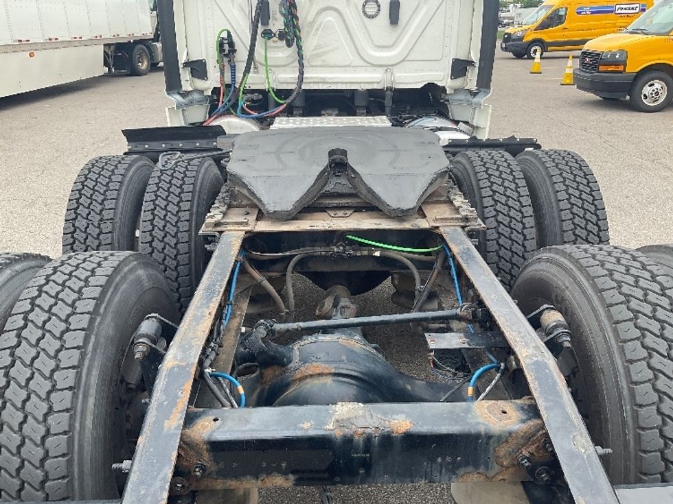 Day Cab Tractor-Heavy Duty Tractors-Freightliner-2019-Cascadia 12564ST-Piqua-OH-564,330\n\t\tmiles-$ 32,000 - Image 6
