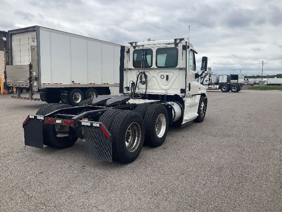 Day Cab Tractor-Heavy Duty Tractors-Freightliner-2019-Cascadia 12564ST-Piqua-OH-564,330\n\t\tmiles-$ 32,000 - Image 7