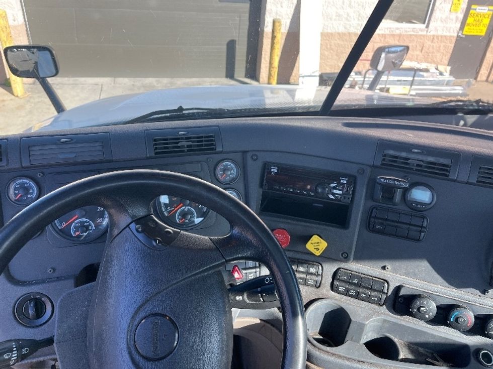 Day Cab Tractor-Heavy Duty Tractors-Freightliner-2019-Cascadia 12564ST-Piqua-OH-566,323\n\t\tmiles-$ 28,000 - Image 10