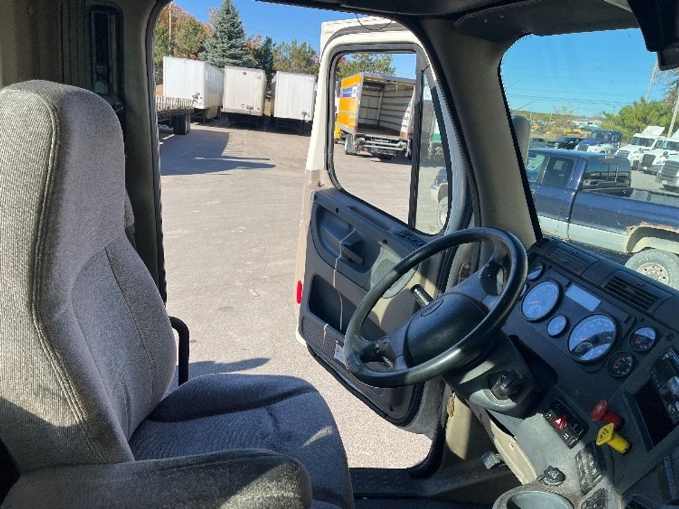 Day Cab Tractor-Heavy Duty Tractors-Freightliner-2019-Cascadia 12564ST-Piqua-OH-566,323\n\t\tmiles-$ 28,000 - Image 13