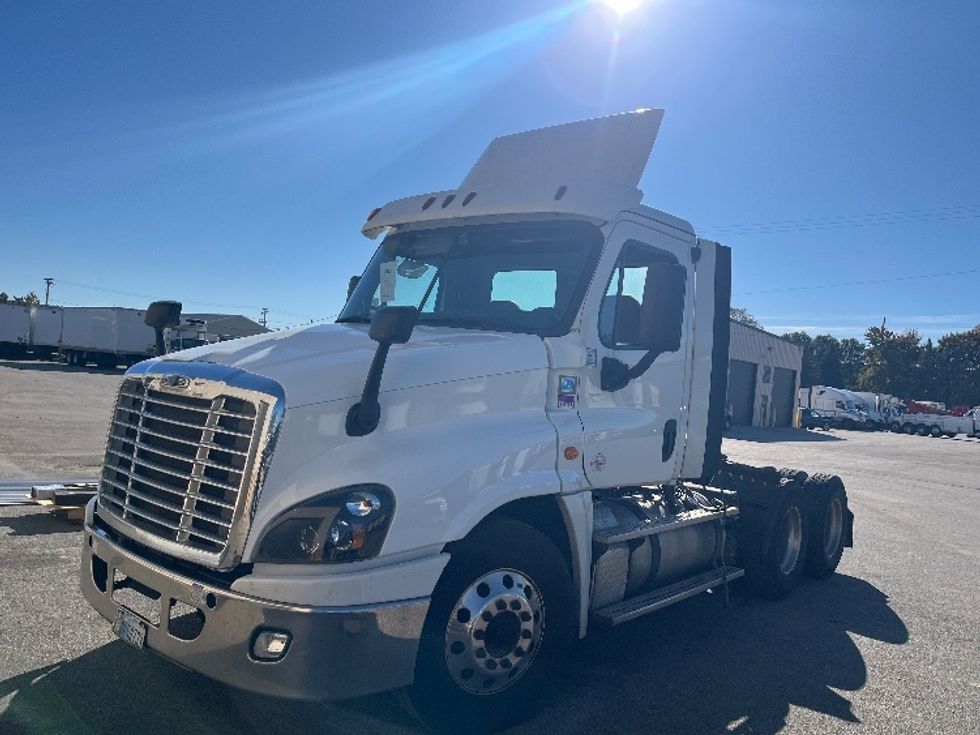 Day Cab Tractor-Heavy Duty Tractors-Freightliner-2019-Cascadia 12564ST-Piqua-OH-566,323\n\t\tmiles-$ 28,000 - Image 3