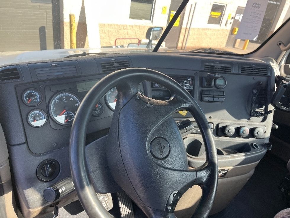 Day Cab Tractor-Heavy Duty Tractors-Freightliner-2019-Cascadia 12564ST-Piqua-OH-566,323\n\t\tmiles-$ 28,000 - Image 9