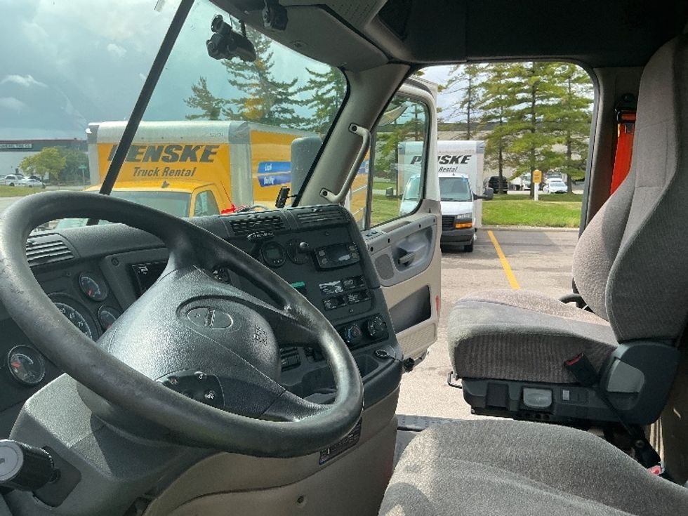 Day Cab Tractor-Heavy Duty Tractors-Freightliner-2019-Cascadia 12564ST-Piqua-OH-593,091\n\t\tmiles-$ 29,500 - Image 10