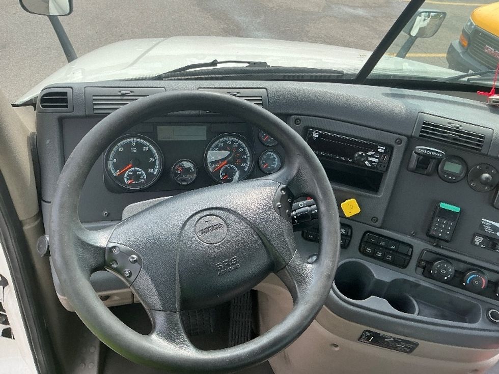 Day Cab Tractor-Heavy Duty Tractors-Freightliner-2019-Cascadia 12564ST-Piqua-OH-593,091\n\t\tmiles-$ 29,500 - Image 11