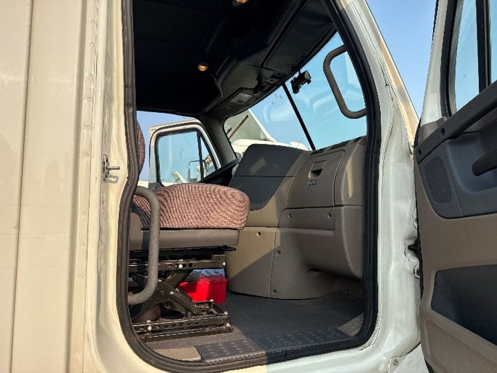Day Cab Tractor-Heavy Duty Tractors-Freightliner-2019-Cascadia 12564ST-Piqua-OH-593,091\n\t\tmiles-$ 29,500 - Image 12