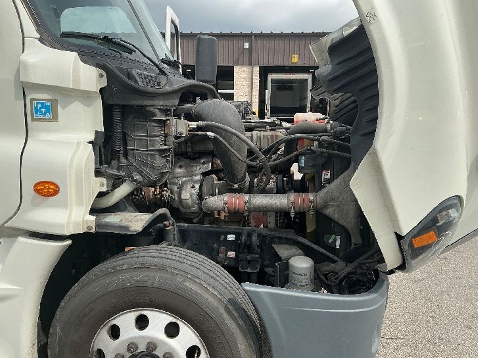 Day Cab Tractor-Heavy Duty Tractors-Freightliner-2019-Cascadia 12564ST-Piqua-OH-593,091\n\t\tmiles-$ 29,500 - Image 15