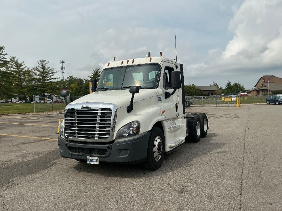 Day Cab Tractor-Heavy Duty Tractors-Freightliner-2019-Cascadia 12564ST-Piqua-OH-593,091\n\t\tmiles-$ 29,500 - Image 3