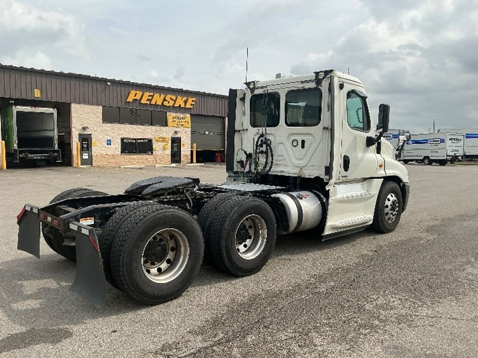 Day Cab Tractor-Heavy Duty Tractors-Freightliner-2019-Cascadia 12564ST-Piqua-OH-593,091\n\t\tmiles-$ 29,500 - Image 7