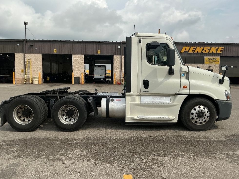 Day Cab Tractor-Heavy Duty Tractors-Freightliner-2019-Cascadia 12564ST-Piqua-OH-593,091\n\t\tmiles-$ 29,500 - Image 8