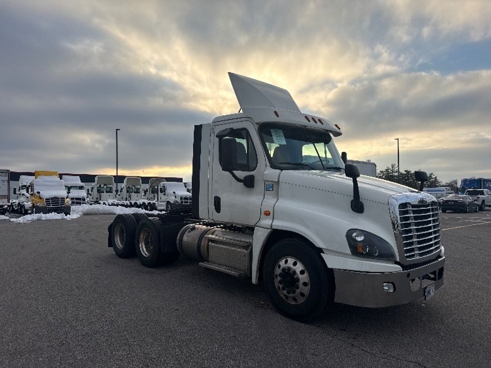Day Cab Tractor-Heavy Duty Tractors-Freightliner-2019-Cascadia 12564ST-Piqua-OH-614,520\n\t\tmiles-$ 24,250 - Image 1