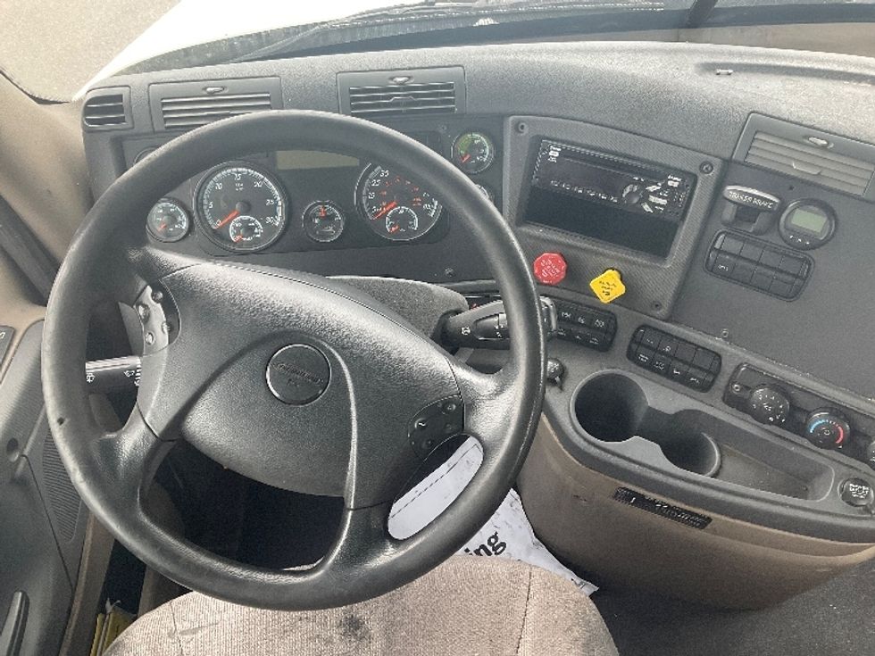 Day Cab Tractor-Heavy Duty Tractors-Freightliner-2019-Cascadia 12564ST-Piqua-OH-614,520\n\t\tmiles-$ 24,250 - Image 11