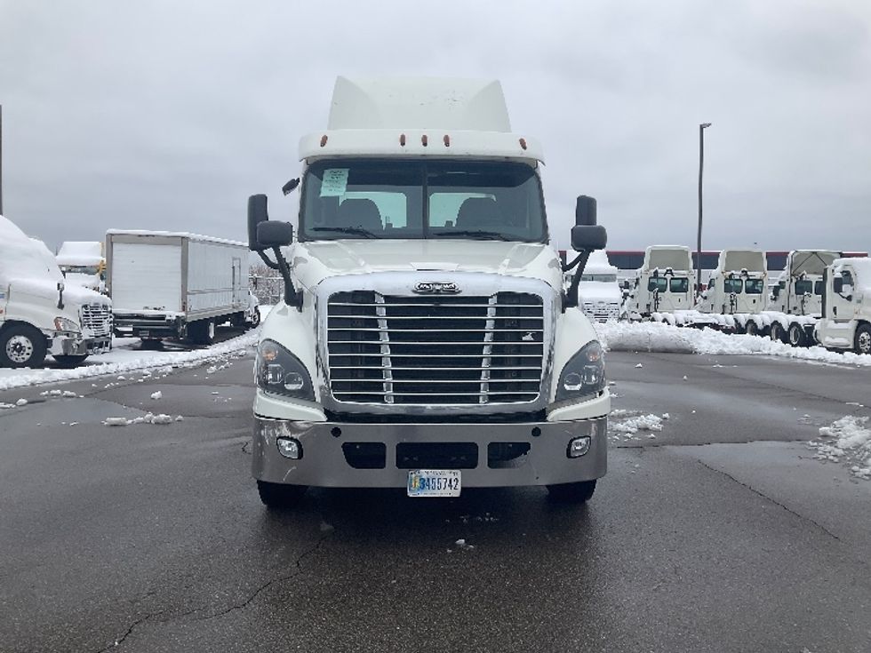 Day Cab Tractor-Heavy Duty Tractors-Freightliner-2019-Cascadia 12564ST-Piqua-OH-614,520\n\t\tmiles-$ 24,250 - Image 2