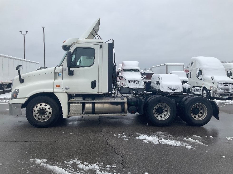 Day Cab Tractor-Heavy Duty Tractors-Freightliner-2019-Cascadia 12564ST-Piqua-OH-614,520\n\t\tmiles-$ 24,250 - Image 4