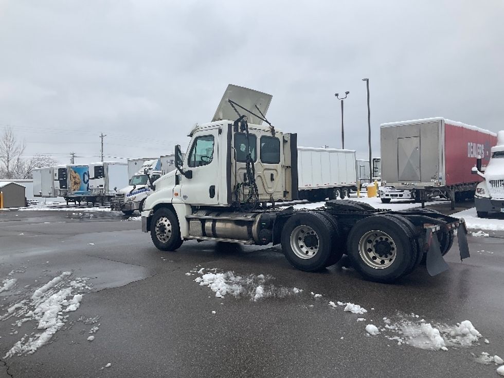 Day Cab Tractor-Heavy Duty Tractors-Freightliner-2019-Cascadia 12564ST-Piqua-OH-614,520\n\t\tmiles-$ 24,250 - Image 5