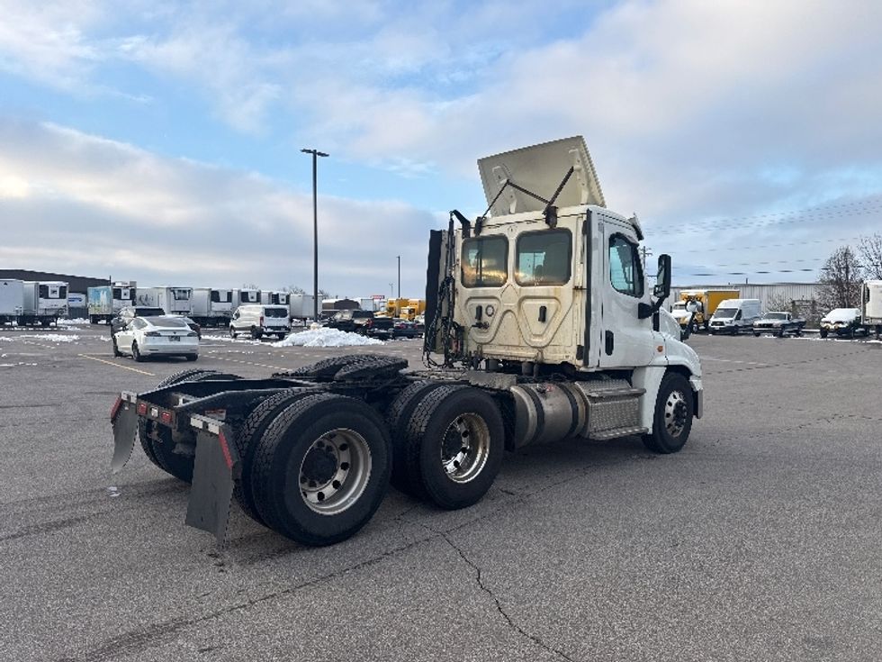 Day Cab Tractor-Heavy Duty Tractors-Freightliner-2019-Cascadia 12564ST-Piqua-OH-614,520\n\t\tmiles-$ 24,250 - Image 7