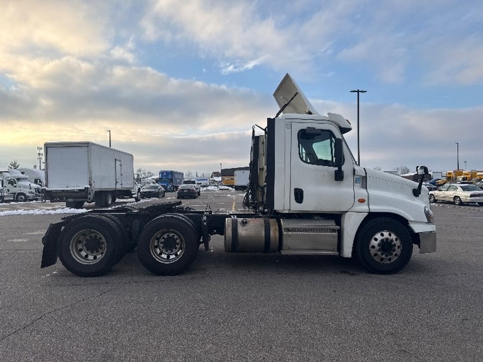 Day Cab Tractor-Heavy Duty Tractors-Freightliner-2019-Cascadia 12564ST-Piqua-OH-614,520\n\t\tmiles-$ 24,250 - Image 8