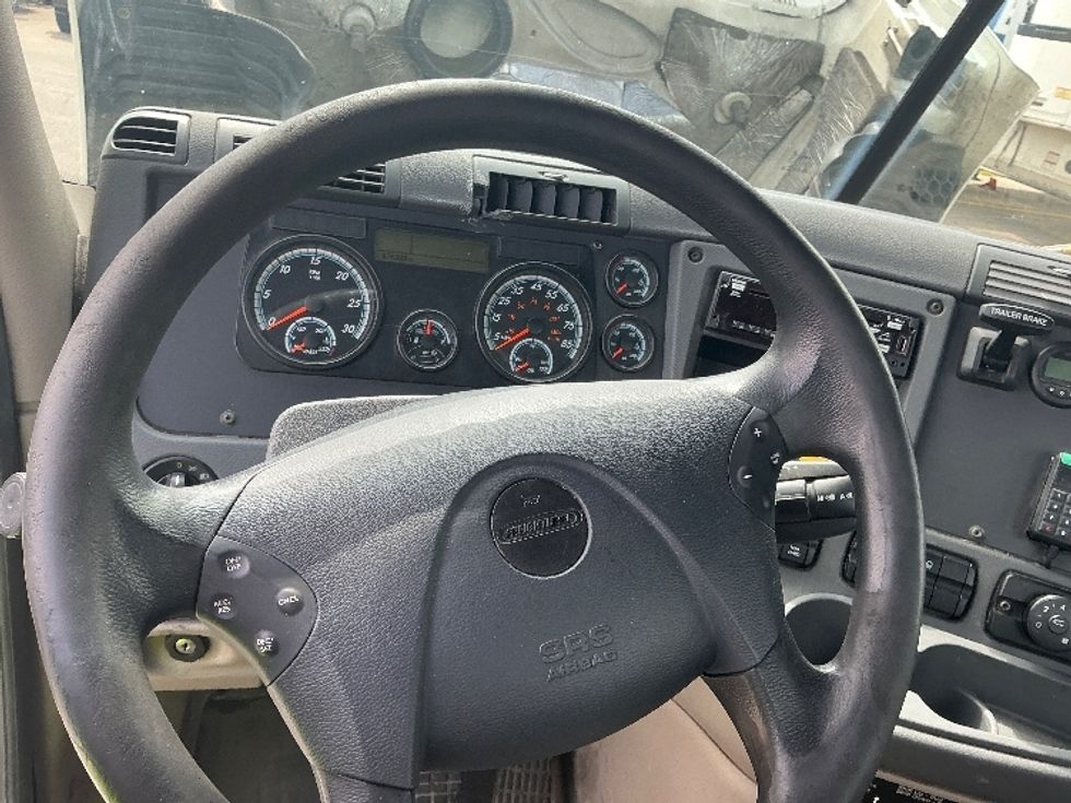 Day Cab Tractor-Heavy Duty Tractors-Freightliner-2019-Cascadia 12564ST-Piqua-OH-675,233\n\t\tmiles-$ 25,750 - Image 11