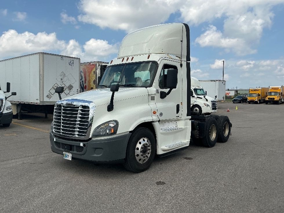Day Cab Tractor-Heavy Duty Tractors-Freightliner-2019-Cascadia 12564ST-Piqua-OH-675,233\n\t\tmiles-$ 25,750 - Image 3