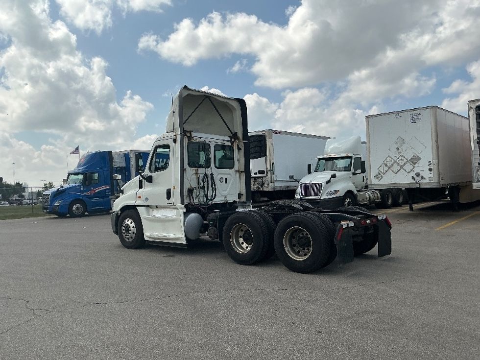 Day Cab Tractor-Heavy Duty Tractors-Freightliner-2019-Cascadia 12564ST-Piqua-OH-675,233\n\t\tmiles-$ 25,750 - Image 5