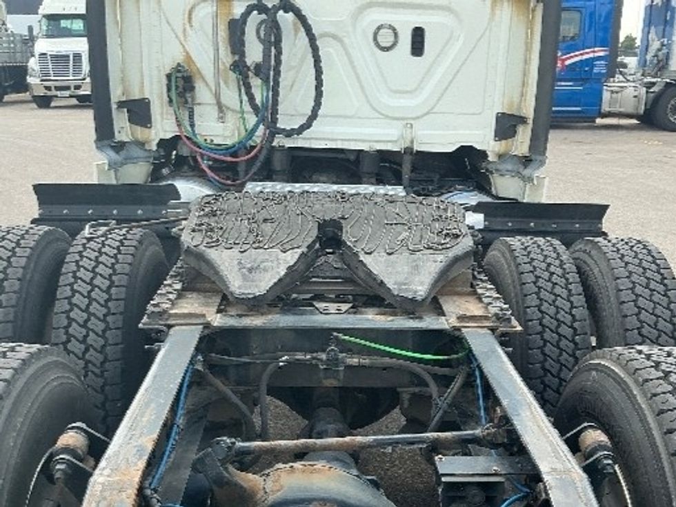 Day Cab Tractor-Heavy Duty Tractors-Freightliner-2019-Cascadia 12564ST-Piqua-OH-675,233\n\t\tmiles-$ 25,750 - Image 6