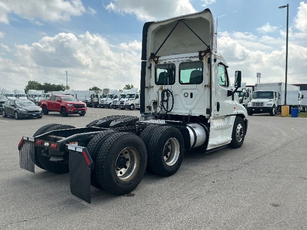 Day Cab Tractor-Heavy Duty Tractors-Freightliner-2019-Cascadia 12564ST-Piqua-OH-675,233\n\t\tmiles-$ 25,750 - Image 7