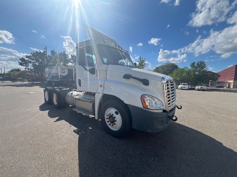 Day Cab Tractor-Heavy Duty Tractors-Freightliner-2019-Cascadia 12564ST-Plymouth-MI-167,398\n\t\tmiles-$ 45,250 - Image 1