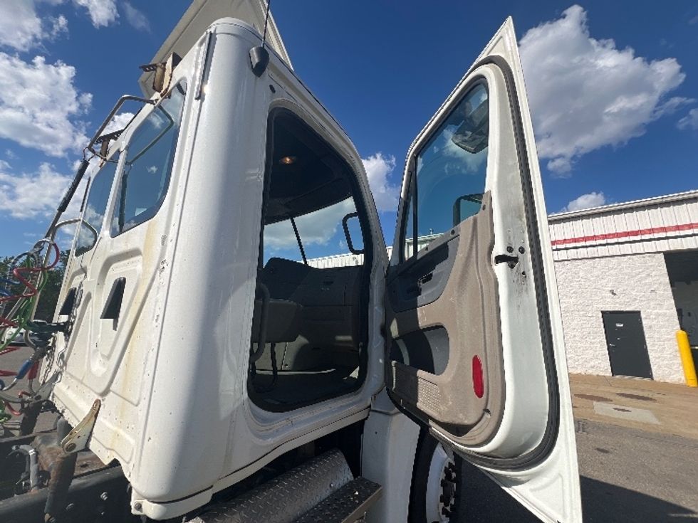 Day Cab Tractor-Heavy Duty Tractors-Freightliner-2019-Cascadia 12564ST-Plymouth-MI-167,398\n\t\tmiles-$ 45,250 - Image 12
