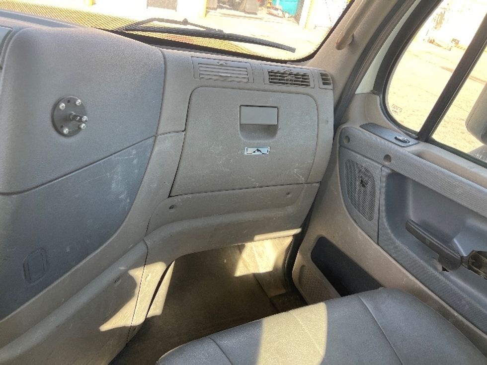 Day Cab Tractor-Heavy Duty Tractors-Freightliner-2019-Cascadia 12564ST-Plymouth-MI-167,398\n\t\tmiles-$ 45,250 - Image 13