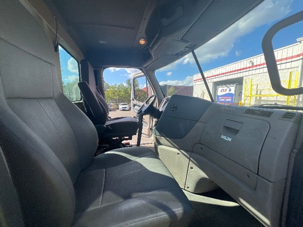 Day Cab Tractor-Heavy Duty Tractors-Freightliner-2019-Cascadia 12564ST-Plymouth-MI-167,398\n\t\tmiles-$ 45,250 - Image 14