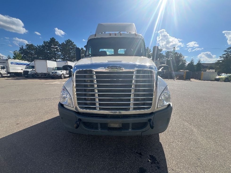Day Cab Tractor-Heavy Duty Tractors-Freightliner-2019-Cascadia 12564ST-Plymouth-MI-167,398\n\t\tmiles-$ 45,250 - Image 2