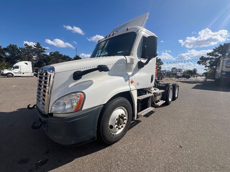 Day Cab Tractor-Heavy Duty Tractors-Freightliner-2019-Cascadia 12564ST-Plymouth-MI-167,398\n\t\tmiles-$ 45,250 - Image 3