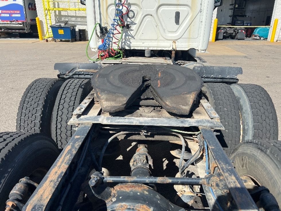 Day Cab Tractor-Heavy Duty Tractors-Freightliner-2019-Cascadia 12564ST-Plymouth-MI-167,398\n\t\tmiles-$ 45,250 - Image 6