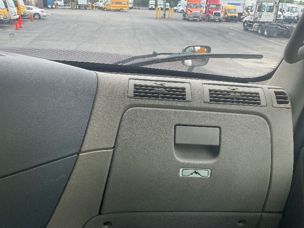 Day Cab Tractor-Heavy Duty Tractors-Freightliner-2019-Cascadia 12564ST-Plymouth-MI-304,430\n\t\tmiles-$ 41,500 - Image 13