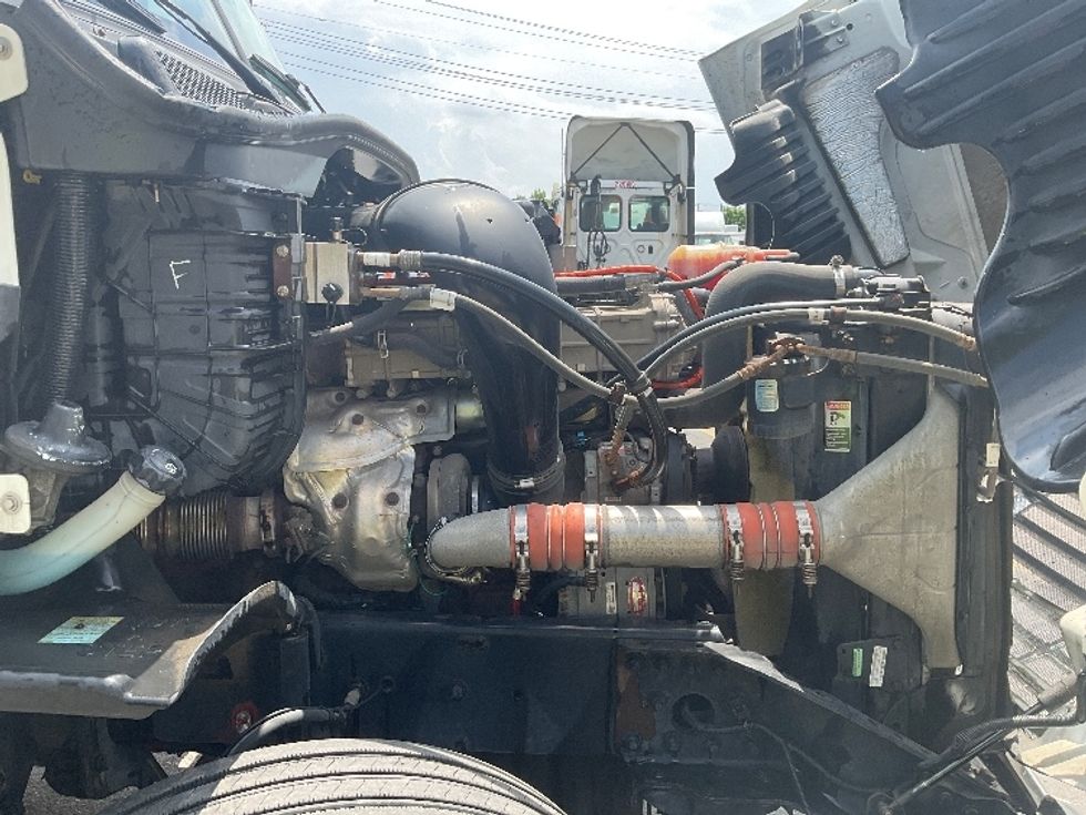 Day Cab Tractor-Heavy Duty Tractors-Freightliner-2019-Cascadia 12564ST-Plymouth-MI-304,430\n\t\tmiles-$ 41,500 - Image 15