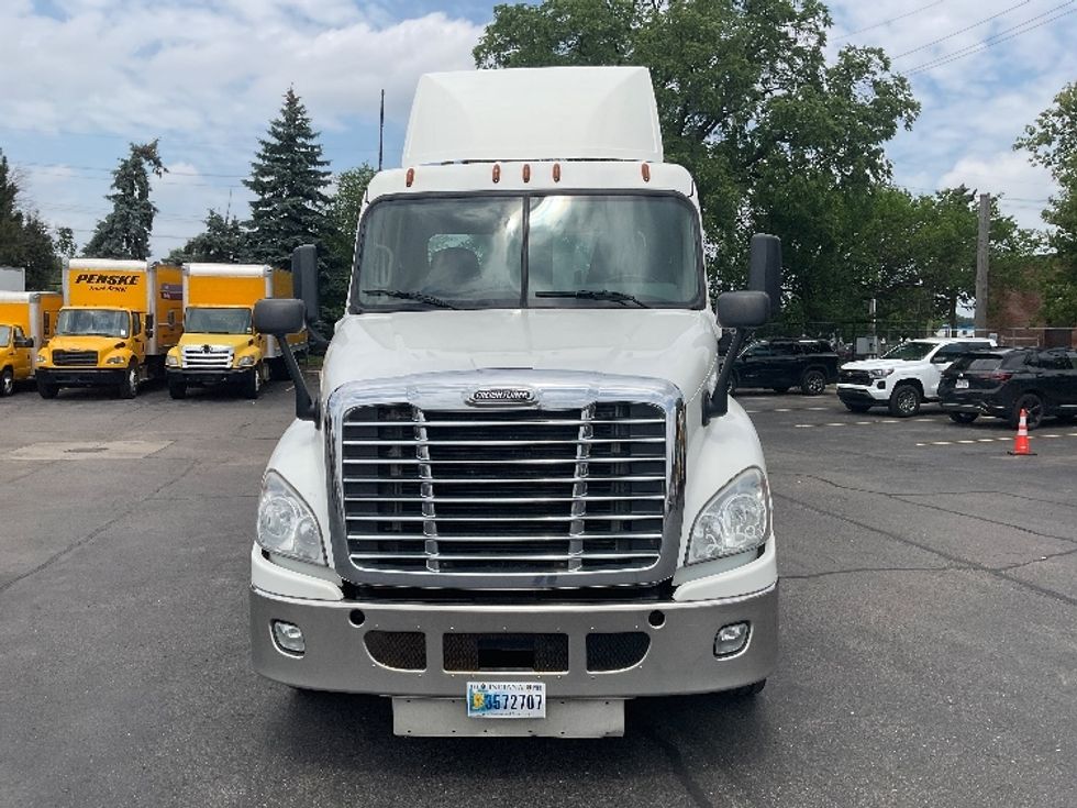 Day Cab Tractor-Heavy Duty Tractors-Freightliner-2019-Cascadia 12564ST-Plymouth-MI-304,430\n\t\tmiles-$ 41,500 - Image 2