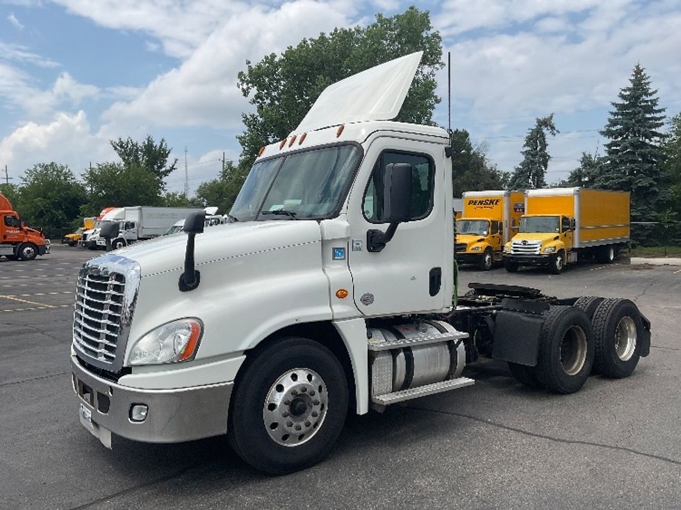 Day Cab Tractor-Heavy Duty Tractors-Freightliner-2019-Cascadia 12564ST-Plymouth-MI-304,430\n\t\tmiles-$ 41,500 - Image 3