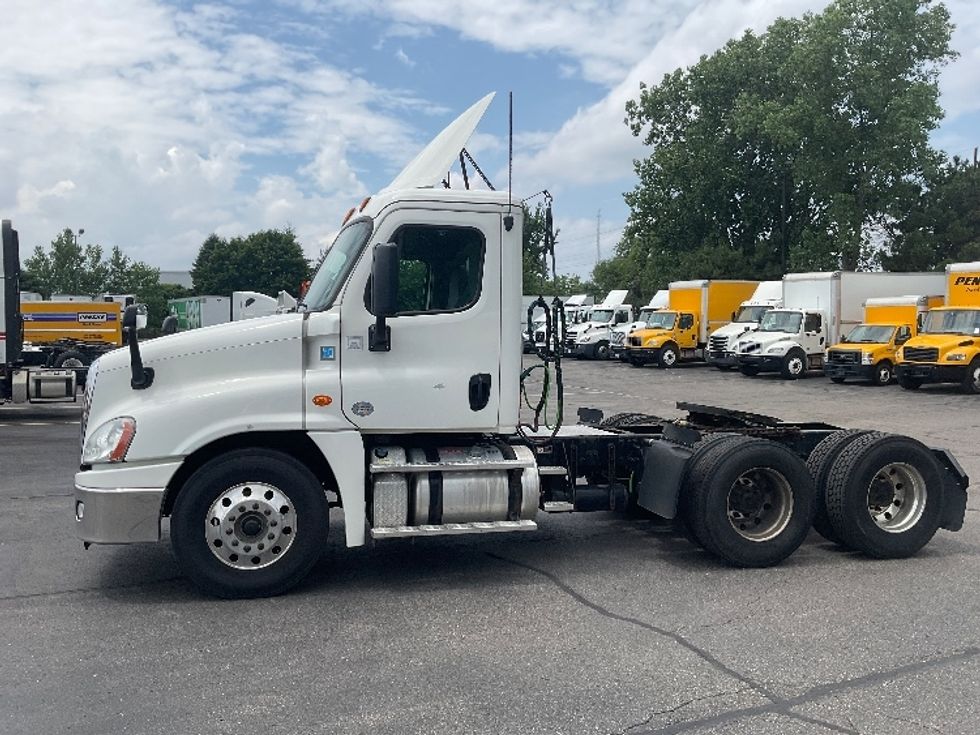 Day Cab Tractor-Heavy Duty Tractors-Freightliner-2019-Cascadia 12564ST-Plymouth-MI-304,430\n\t\tmiles-$ 41,500 - Image 4