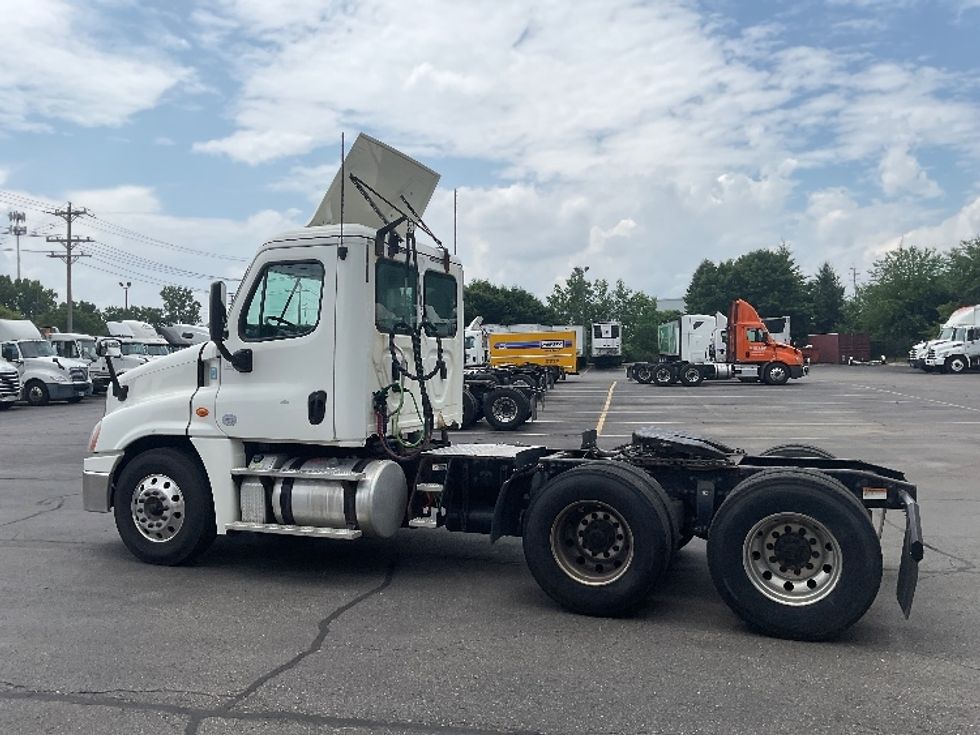 Day Cab Tractor-Heavy Duty Tractors-Freightliner-2019-Cascadia 12564ST-Plymouth-MI-304,430\n\t\tmiles-$ 41,500 - Image 5