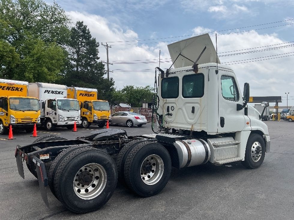 Day Cab Tractor-Heavy Duty Tractors-Freightliner-2019-Cascadia 12564ST-Plymouth-MI-304,430\n\t\tmiles-$ 41,500 - Image 7