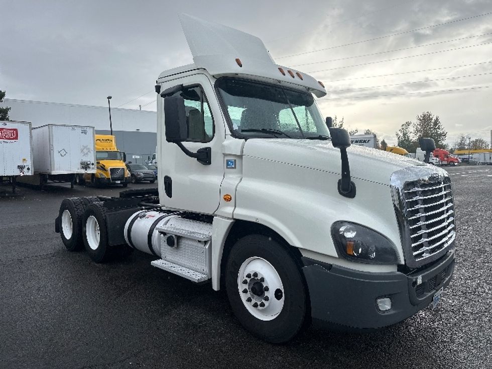 Day Cab Tractor-Heavy Duty Tractors-Freightliner-2019-Cascadia 12564ST-Portland-OR-323,241\n\t\tmiles-$ 44,250 - Image 1