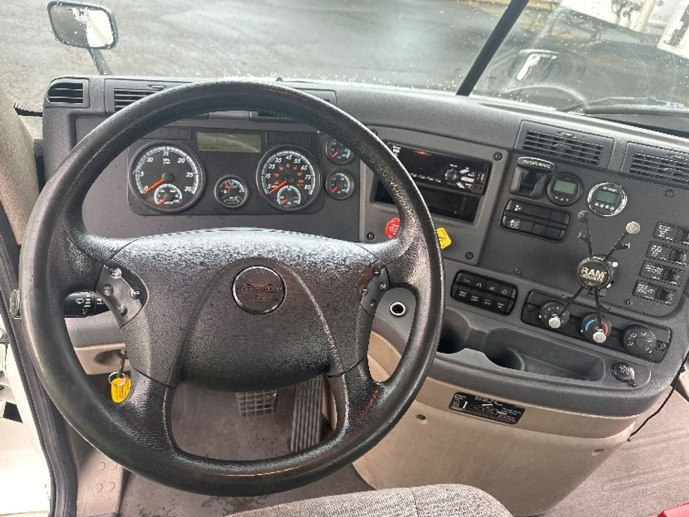 Day Cab Tractor-Heavy Duty Tractors-Freightliner-2019-Cascadia 12564ST-Portland-OR-323,241\n\t\tmiles-$ 44,250 - Image 11