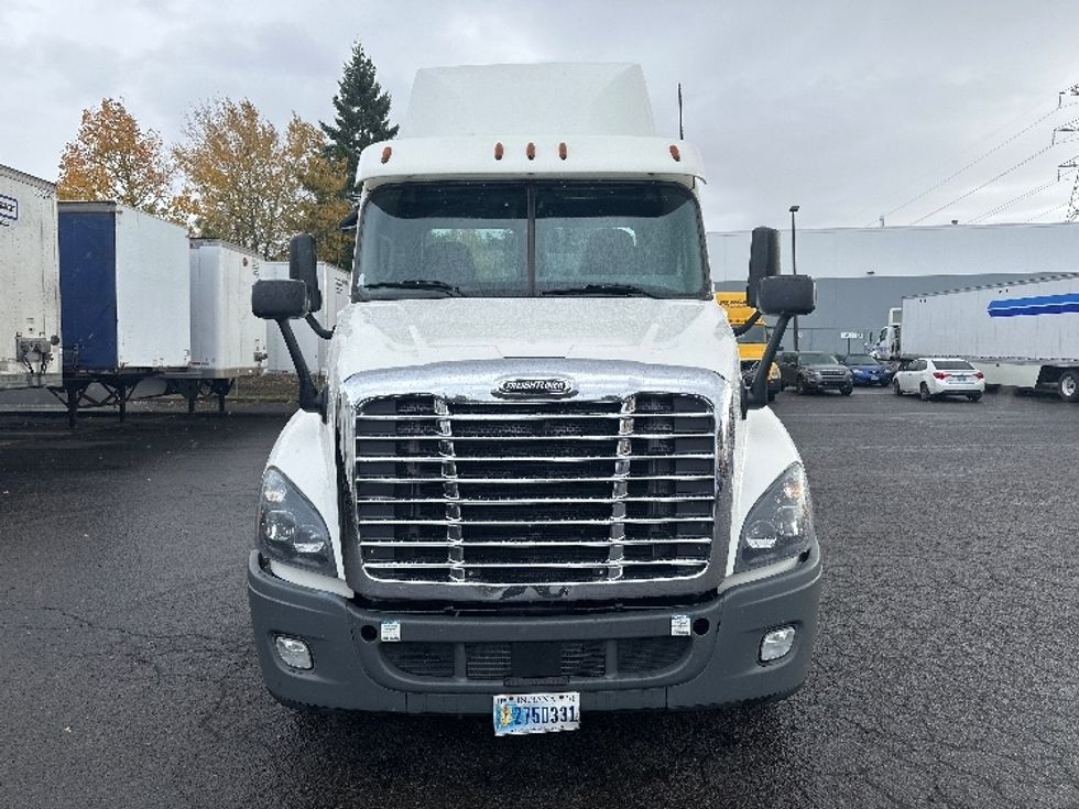 Day Cab Tractor-Heavy Duty Tractors-Freightliner-2019-Cascadia 12564ST-Portland-OR-323,241\n\t\tmiles-$ 44,250 - Image 2
