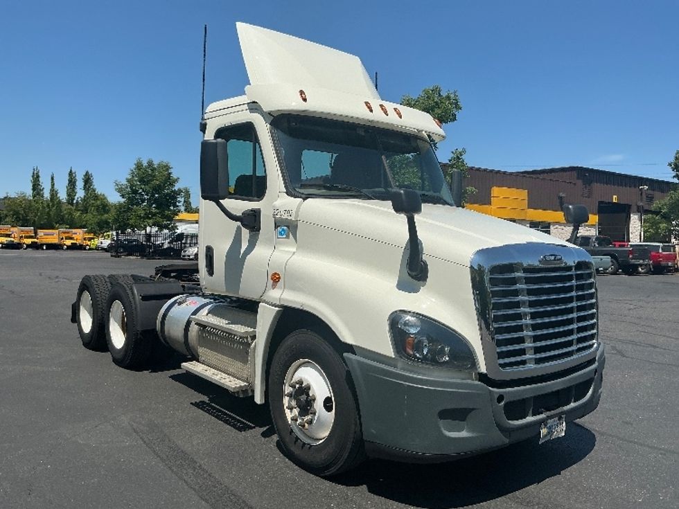 Day Cab Tractor-Heavy Duty Tractors-Freightliner-2019-Cascadia 12564ST-Portland-OR-345,187\n\t\tmiles-$ 45,500 - Image 1