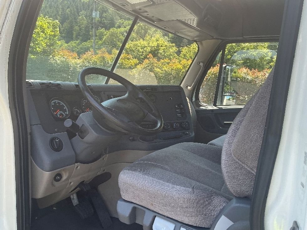 Day Cab Tractor-Heavy Duty Tractors-Freightliner-2019-Cascadia 12564ST-Portland-OR-345,187\n\t\tmiles-$ 45,500 - Image 10