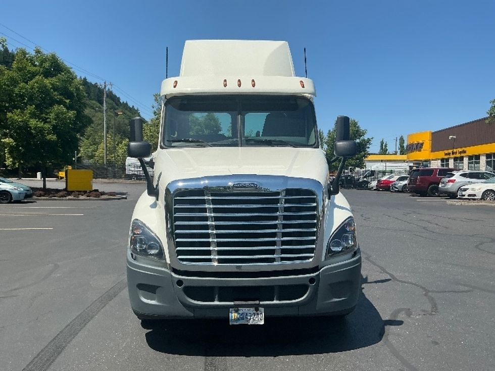 Day Cab Tractor-Heavy Duty Tractors-Freightliner-2019-Cascadia 12564ST-Portland-OR-345,187\n\t\tmiles-$ 45,500 - Image 2