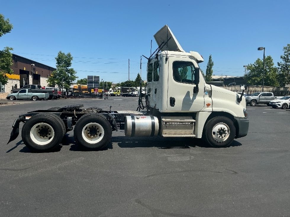 Day Cab Tractor-Heavy Duty Tractors-Freightliner-2019-Cascadia 12564ST-Portland-OR-345,187\n\t\tmiles-$ 45,500 - Image 8