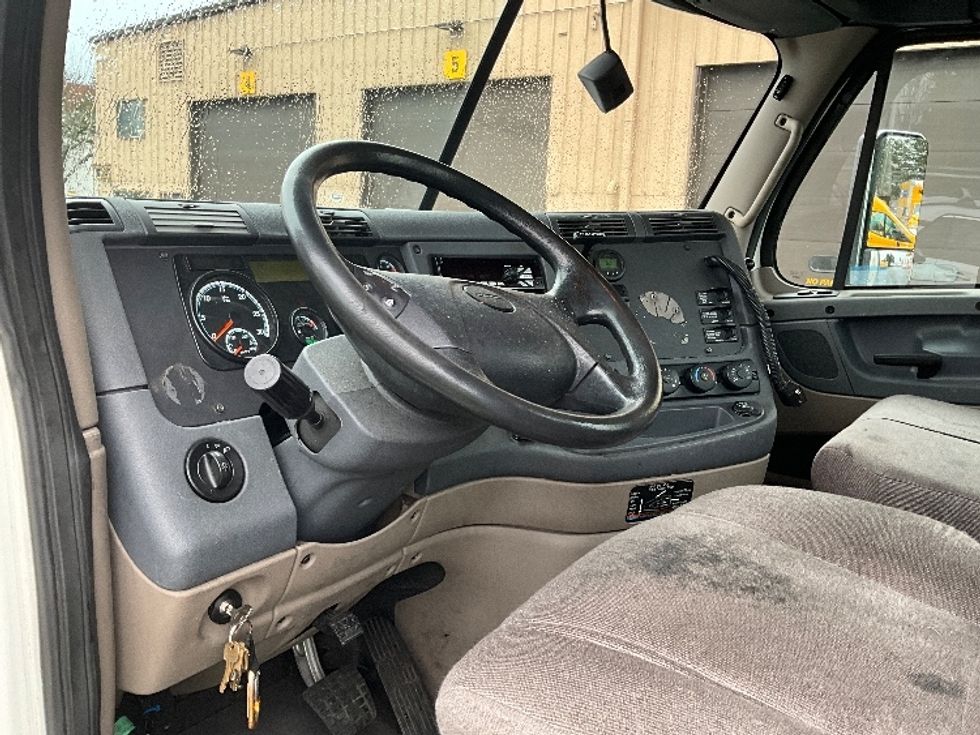 Day Cab Tractor-Heavy Duty Tractors-Freightliner-2019-Cascadia 12564ST-Portland-OR-369,718\n\t\tmiles-$ 41,500 - Image 10