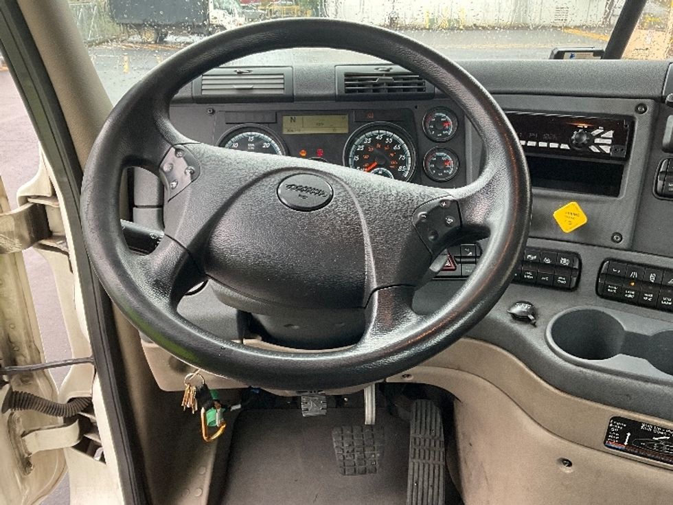 Day Cab Tractor-Heavy Duty Tractors-Freightliner-2019-Cascadia 12564ST-Portland-OR-369,718\n\t\tmiles-$ 41,500 - Image 11
